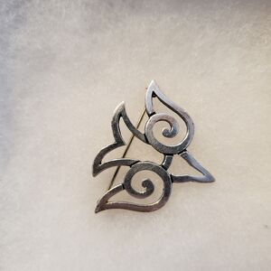 Retired James Avery Sterling Silver Open Work Descending Dove Brooch